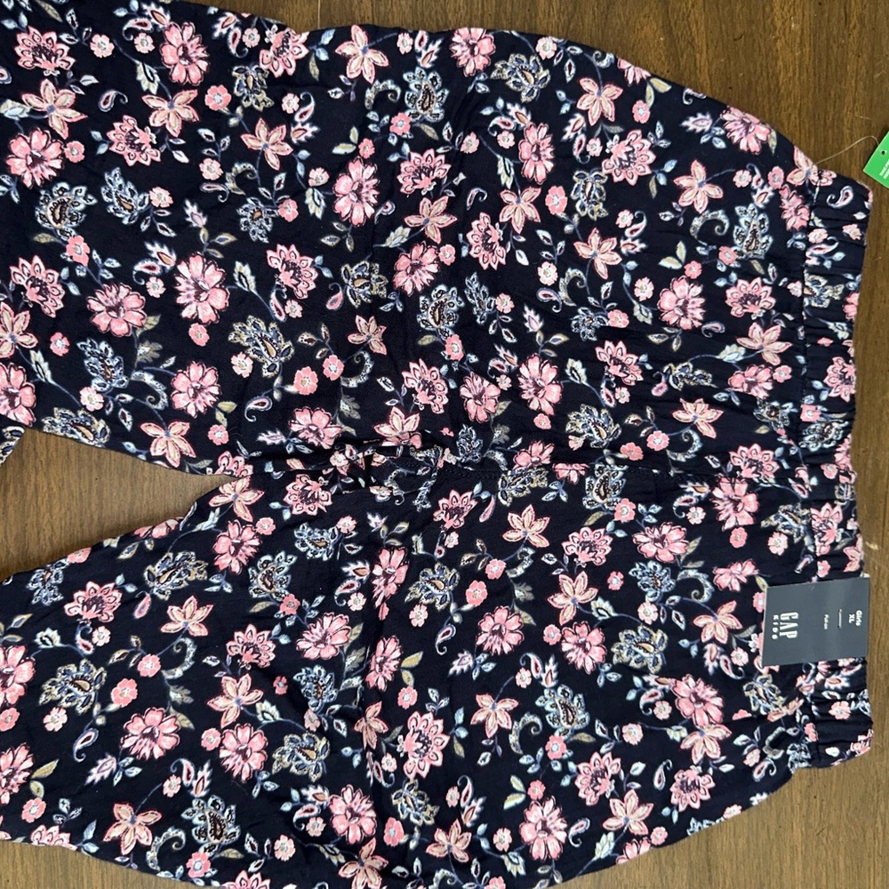 Gap Bundle - Picture 6 of 12